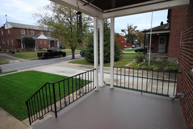 Photo - 2807 Harview Ave