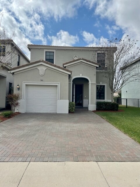 Photo - 746 NE 193rd St