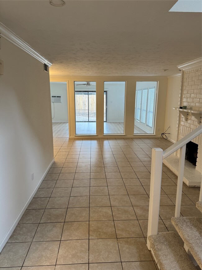 Photo - 139 Phanturn Ln