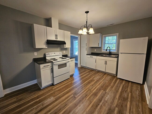 1301 Ray Ave
