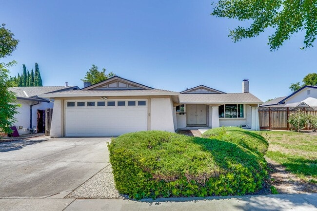 Photo - Spacious 3 Bedroom 2 Bath Home with 2 Car Garage and Central Air Conditioning