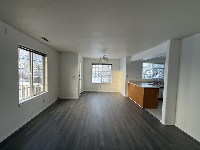 Photo - 2940 W Villard St Unidad H Rental