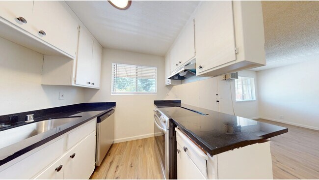 Photo - 425-445 Nelson Ave
