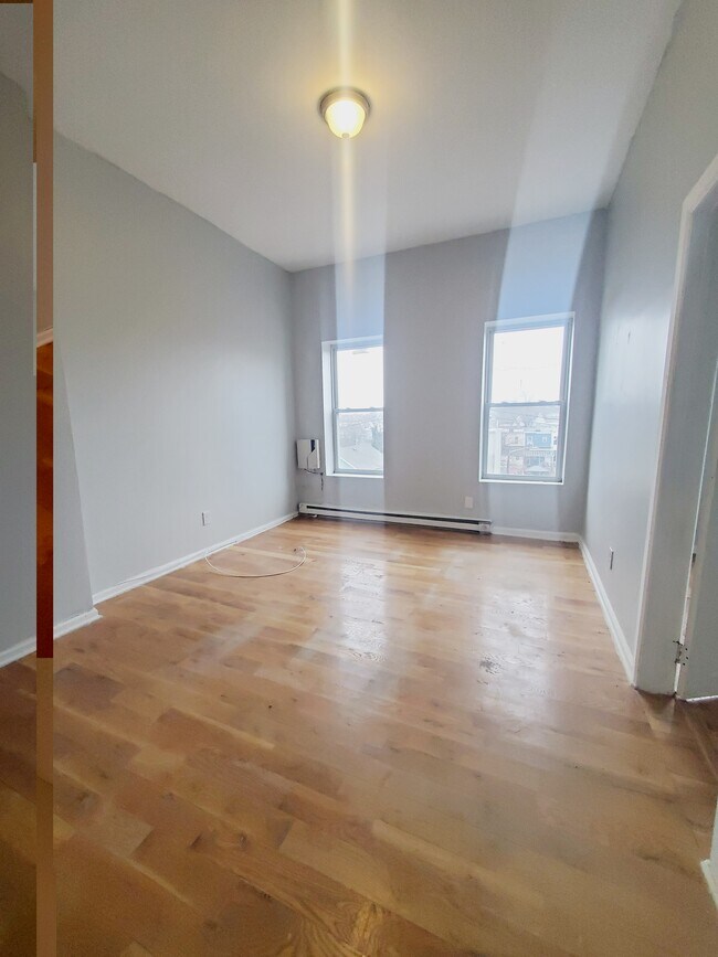 Photo - 366 Forrest St