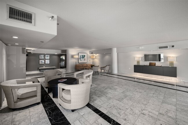 Photo - 1025 S Shepherd Dr Unidad 110