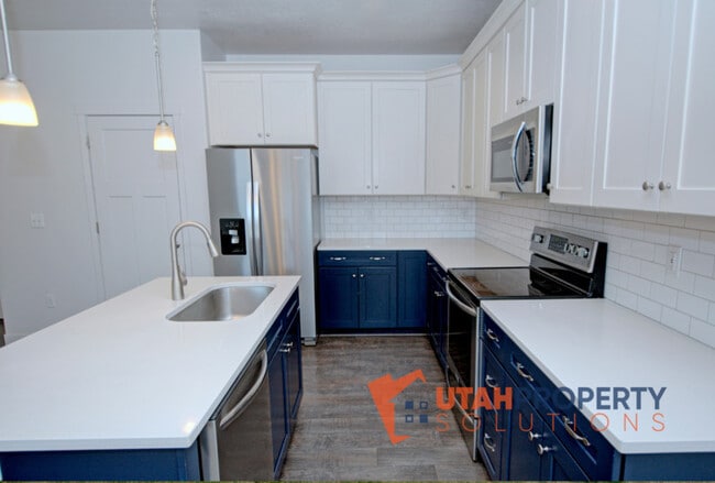 Photo - 1108 Emerald Pools Ln Townhome