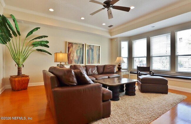 Photo - 1111 1st St N