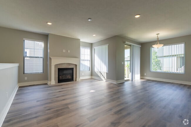 3BR, 2BA - 1,475SF - Aspen Homes - Living Room - Aspen Lakes Communities