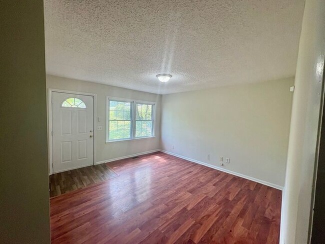 Photo - 3 Bed /2.5 Bath East Nash!