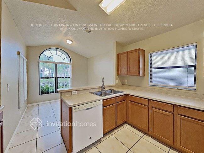 Photo - 242 Lakebreeze Cir