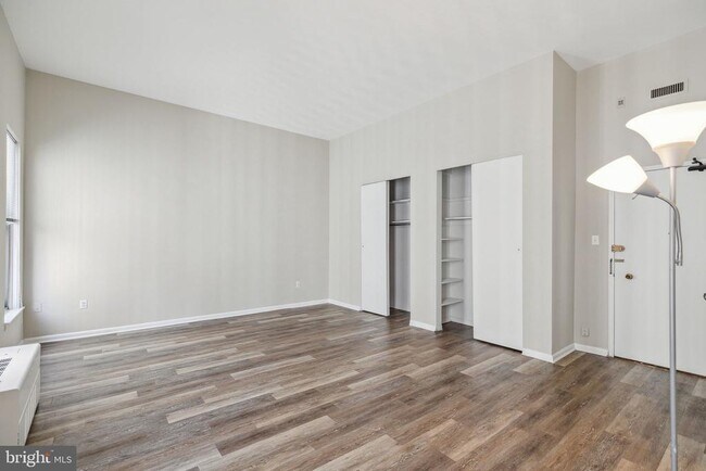 Building Photo - 135 S 19th St Unit 1402