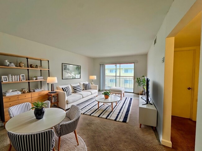 Building Photo - 1501 Crescent Cir Unit D34 Rental
