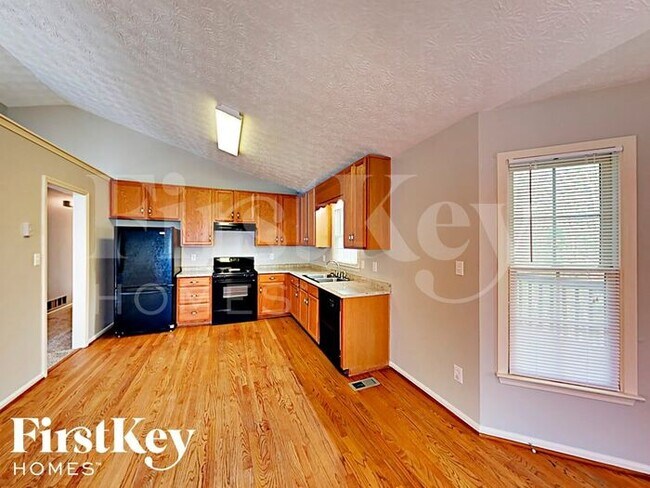 Photo - 452 Maplewood Ln