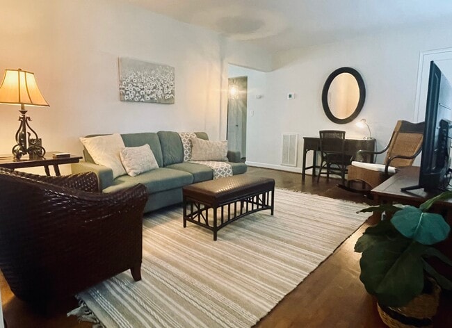 Building Photo - 2533 Miller Park Cir Unit B