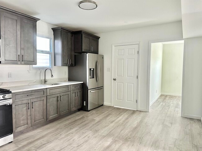 Photo - 619 Seneca St Unit A