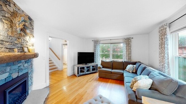 Photo - 271 River Rd