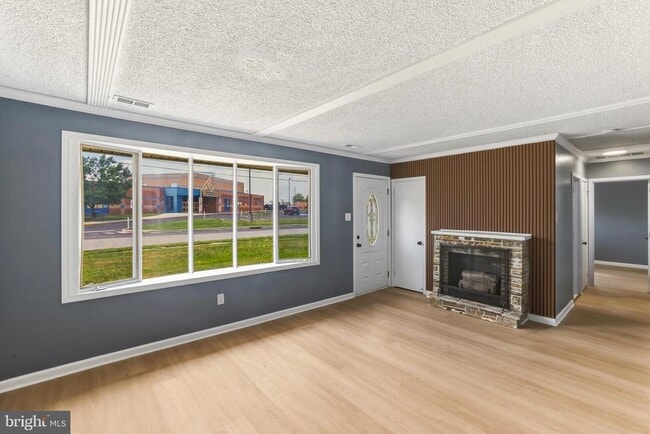 Building Photo - 1037 Monmouth Rd