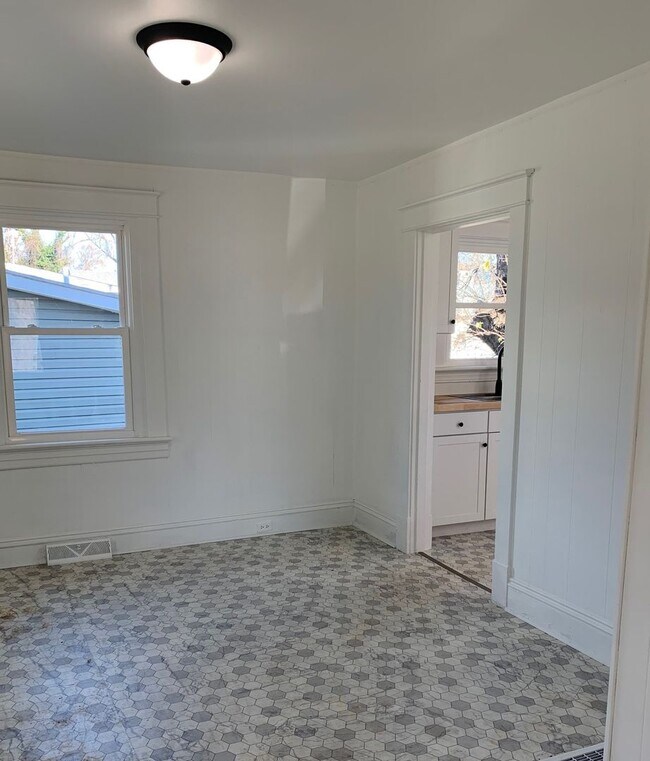 Photo - 2 Bedroom 1 Bath Available to Rent for $1,...