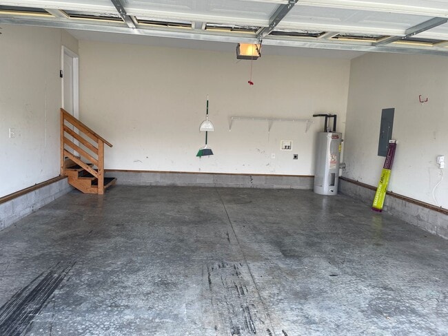 Photo - 365 Andrew Dr