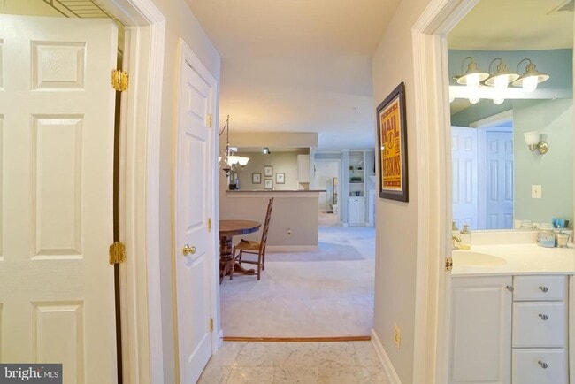 Building Photo - 12205 Fairfield House Dr Unit 605B