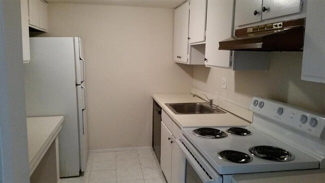 Photo - 1855 Poplar Woods Cir E Unidad 206