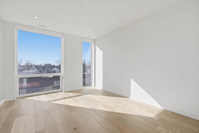 Photo - 4513 North Clark,-301 Unit 301