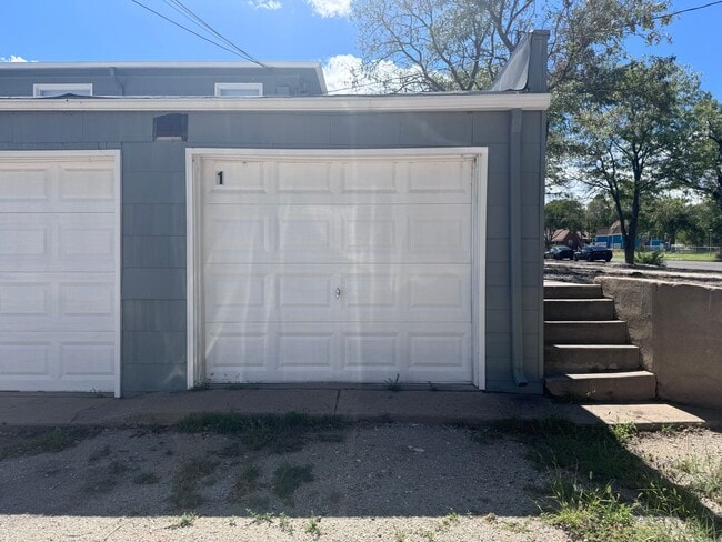 Building Photo - 121 W Grant Ave Unit G