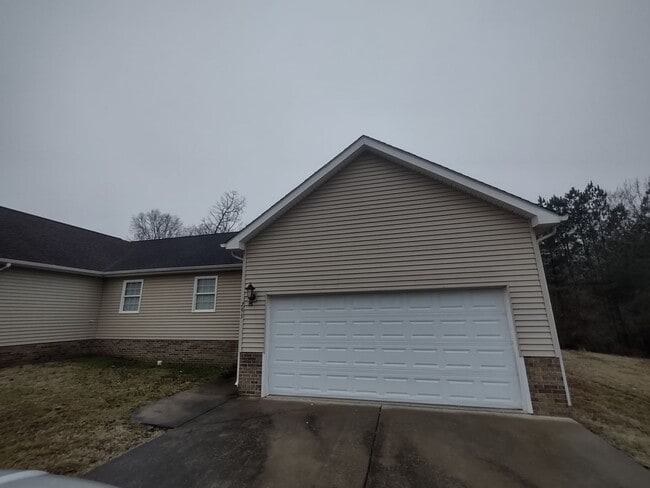 Photo - Clean 2 Bedroom 1 Bath duplex ~ Benton, KY Unit 295 Tara Court