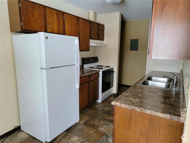 Building Photo - 627 Main St Unit 5 Rental