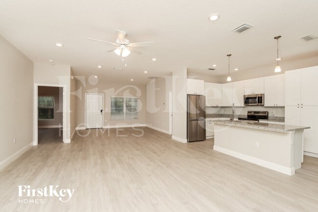 Photo - 150 Warwick St SE