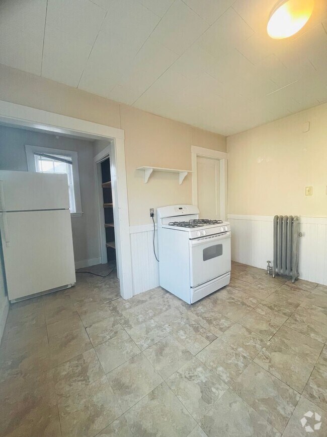 Building Photo - 16 Templeton Pkwy Unit 2 Rental