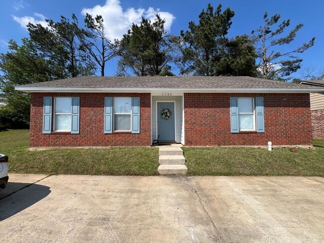 Building Photo - Updated 2 bed 2 bath in Shiloh Subdivision!