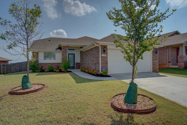 Photo - 3145 Midland Valley St