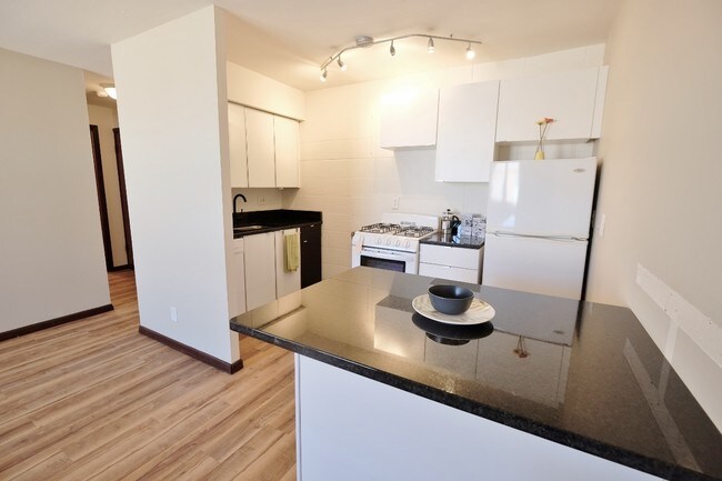 Updated One Bedroom - Colfax Villas I