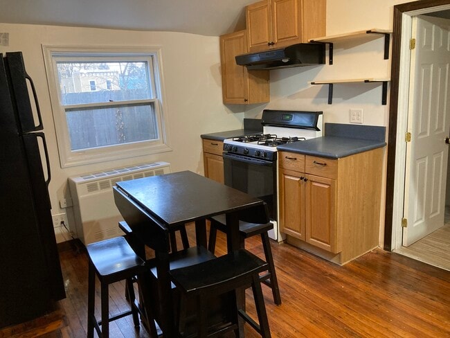 Building Photo - 36 E Harrison St Unit 3