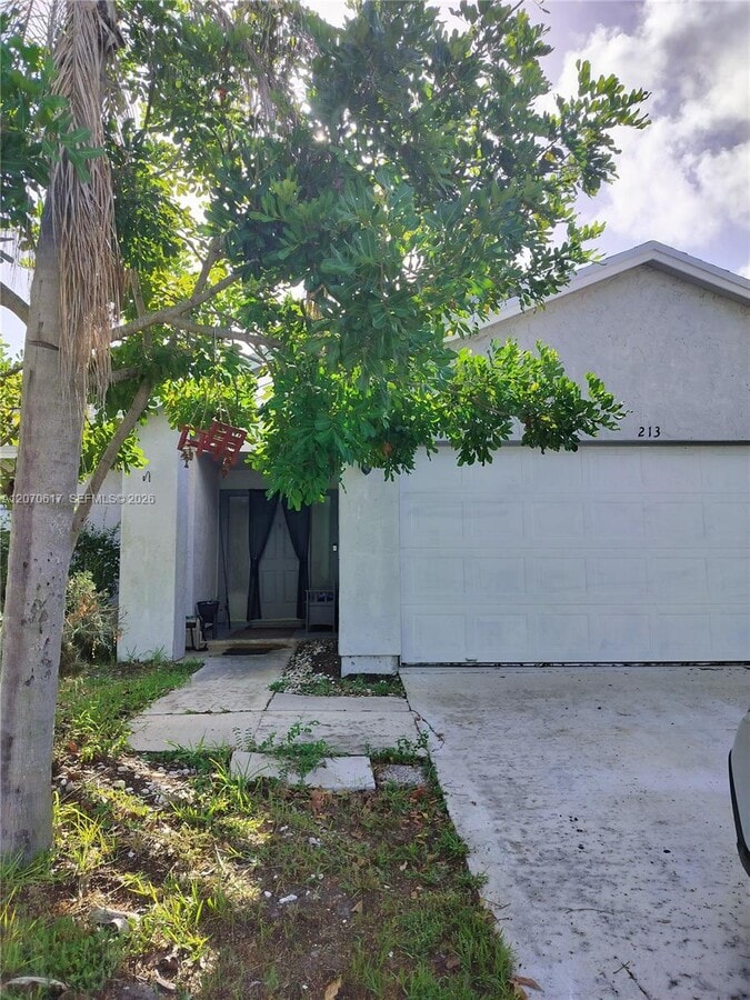 Photo - 213 Woodbridge Dr
