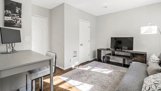 Photo - 720 W Evergreen Ave Unit 720