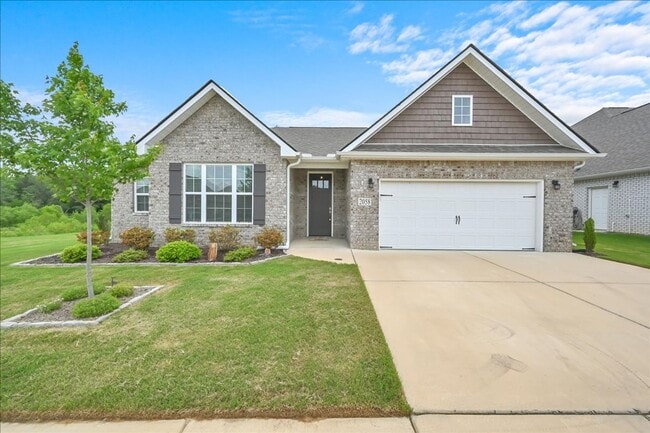 Building Photo - 3 Bedroom, 2 Bath brick home.