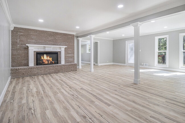 Photo - 2806 Chaucer Dr SW