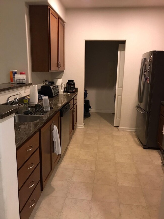 Kitchen - 1388 Broadway Unit 211