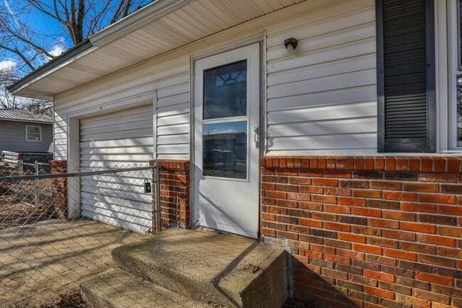 Photo - REMODELED 3 Bedroom | 1 Bathroom | 1 Car Garage HOME in EXETER, MO | PETS WELCOME