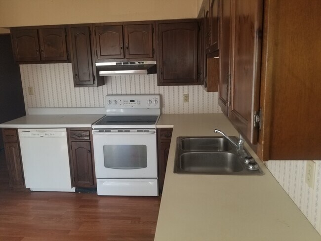 Photo - 819 Moore St