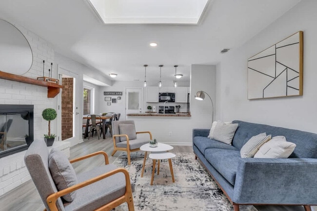Building Photo - 402 Symons St Rental
