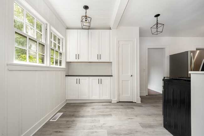 Photo - 2035 Chesterfield Ave