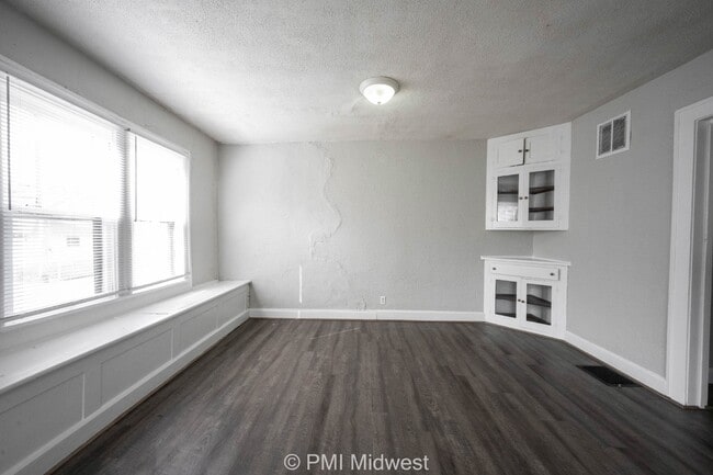 Photo - Charming 1-Bedroom Duplex in Indianapolis with Spacious Layout and Convenient Location