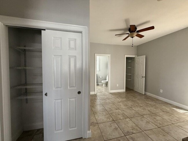 Photo - 517 President Unit 1