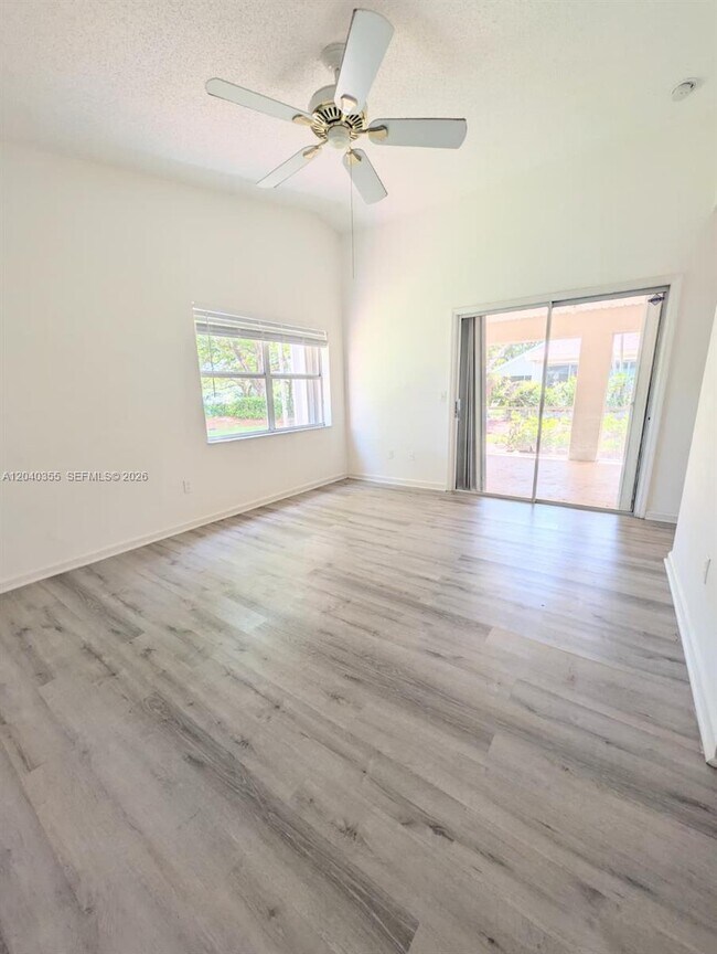 Photo - 532 SE 21st Dr
