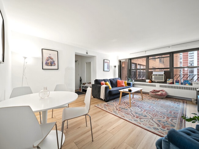 Photo - 6118 N Sheridan Rd