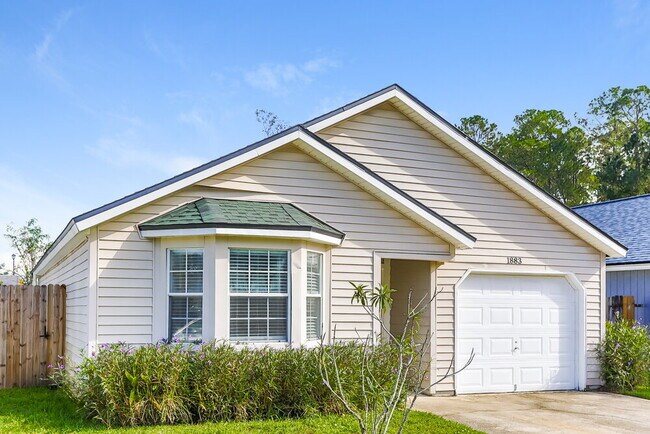 Photo - 1883 Manitoba Ct S