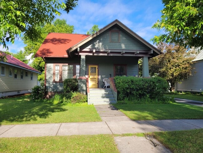 Photo - Whitefish 3 Bedroom partially furnished home with garage and private yard